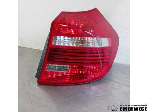 Gebruikte Achterlicht rechts BMW 1 serie (E87/87N) 118d 16V Prijs € 35,00 Margeregeling aangeboden door Auto- en demontagebedrijf Eindewege