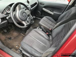 Gebruikte Voorstoel links Mazda 2 (DE) 1.3 16V S-VT Prijs op aanvraag aangeboden door Auto- en demontagebedrijf Eindewege
