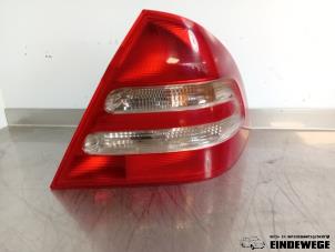 Gebruikte Achterlicht rechts Mercedes C (W203) 2.7 C-270 CDI 20V Prijs € 30,00 Margeregeling aangeboden door Auto- en demontagebedrijf Eindewege