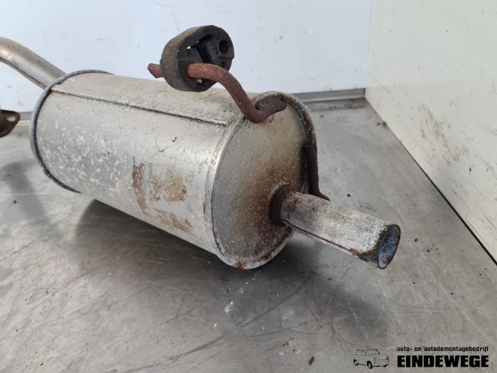 Uitlaat Einddemper van een Nissan Micra (K11) 1.0 L,LX 16V 1994