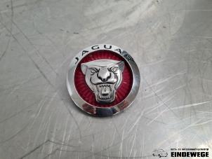 Gebruikte Embleem Jaguar F-Pace 2.0 Turbo 16V AWD Prijs € 28,50 Margeregeling aangeboden door Auto- en demontagebedrijf Eindewege