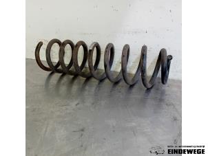 Gebruikte Schroefveer achter Renault Grand Scénic II (JM) 2.0 16V Prijs € 20,00 Margeregeling aangeboden door Auto- en demontagebedrijf Eindewege