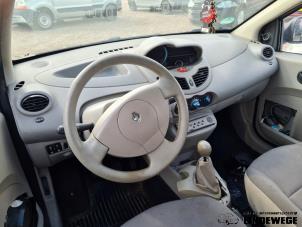 Gebruikte Stuurwiel Renault Twingo II (CN) 1.2 16V Prijs op aanvraag aangeboden door Auto- en demontagebedrijf Eindewege