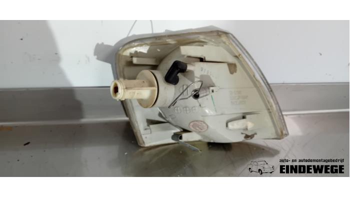 Richtingaanwijzer links van een Volkswagen Passat (3B2) 2.3 VR5 1999