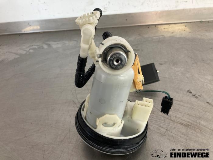 Gebruikte Tank element Pomp Mercedes C Sportcoupé (C203) 1.8 C-180K 16V Prijs € 52,50 Margeregeling aangeboden door Auto- en demontagebedrijf Eindewege