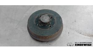 Gebruikte Remtrommel achter Renault Twingo II (CN) 1.2 16V Prijs € 25,00 Margeregeling aangeboden door Auto- en demontagebedrijf Eindewege