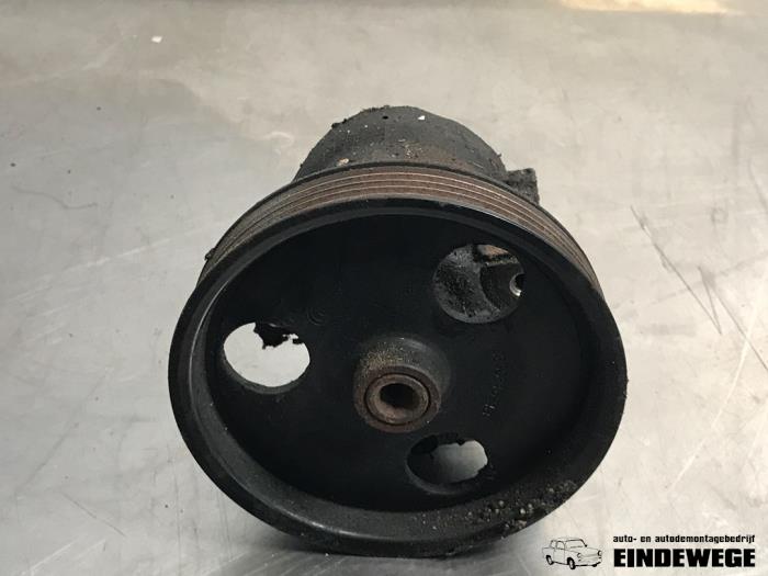 Gebruikte Pomp Servo Renault Kangoo Express (FC) 1.5 dCi 60 Prijs € 40,00 Margeregeling aangeboden door Auto- en demontagebedrijf Eindewege