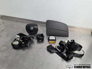 Gebruikte Module + Airbag Set Skoda Fabia II (5J) 1.2i 12V Prijs € 338,50 Margeregeling aangeboden door Auto- en demontagebedrijf Eindewege