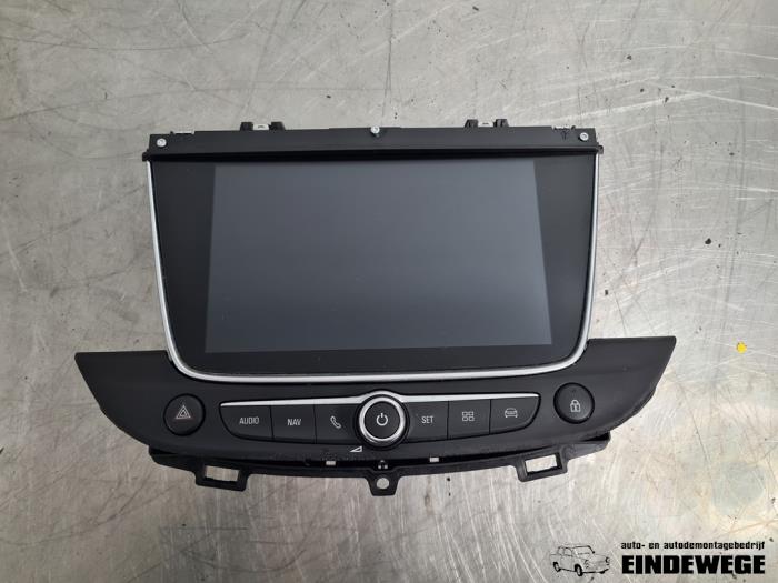 Gebruikte Display Interieur Opel Crossland (X) 1.2 Turbo 12V Euro 6 Prijs € 338,50 Margeregeling aangeboden door Auto- en demontagebedrijf Eindewege