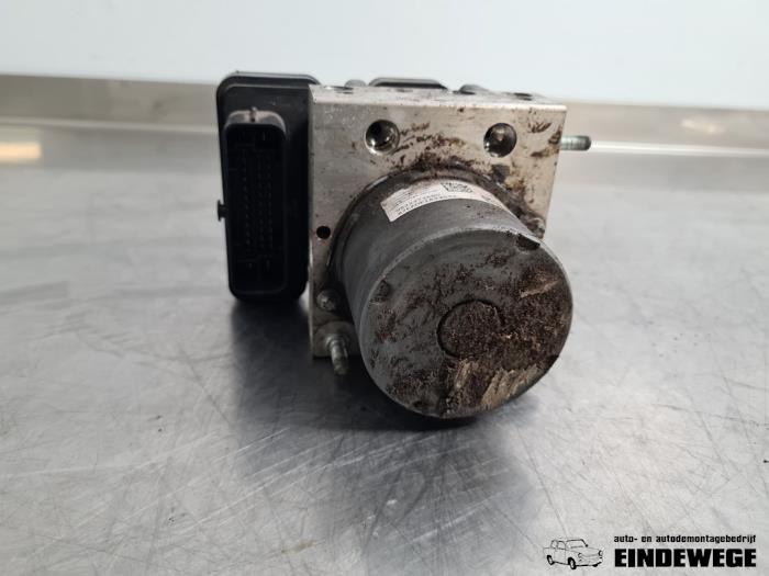 ABS Pomp van een Opel Crossland (X) 1.2 Turbo 12V Euro 6 2017