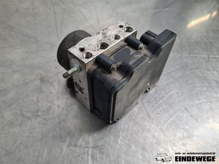 ABS Pomp van een Opel Crossland (X) 1.2 Turbo 12V Euro 6 2017