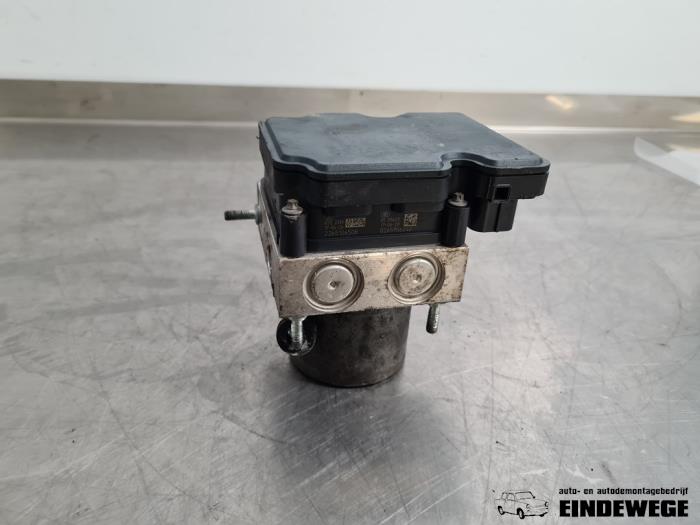 ABS Pomp van een Opel Crossland (X) 1.2 Turbo 12V Euro 6 2017