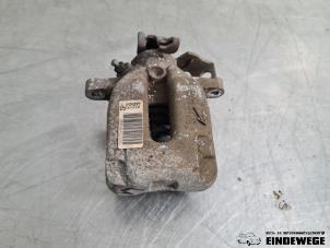 Gebruikte Remklauw (Tang) links-achter Opel Crossland (X) 1.2 Turbo 12V Euro 6 Prijs € 48,50 Margeregeling aangeboden door Auto- en demontagebedrijf Eindewege