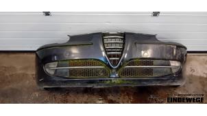 Gebruikte Voorbumper Alfa Romeo 147 (937) 1.6 HP Twin Spark 16V Prijs € 78,50 Margeregeling aangeboden door Auto- en demontagebedrijf Eindewege