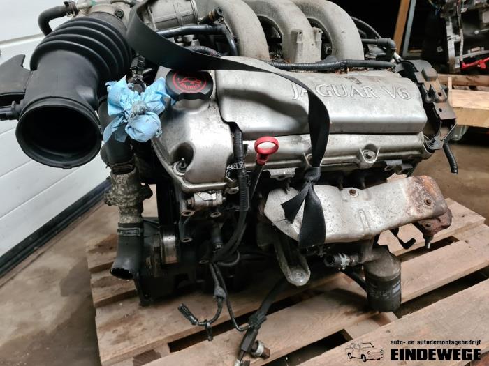 Motor van een Jaguar S-type (X200) 3.0 V6 24V 2002
