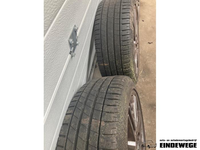 Sportvelgenset + banden van een MINI Mini (R56) 1.4 16V One 2008