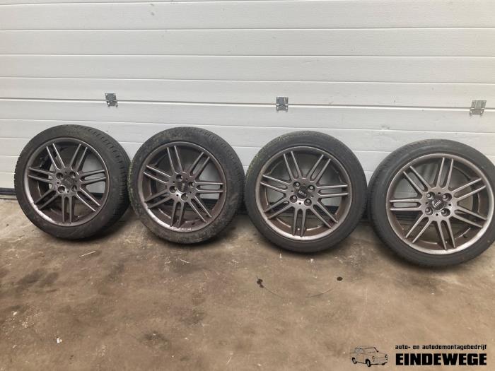 Sportvelgenset + banden van een MINI Mini (R56) 1.4 16V One 2008