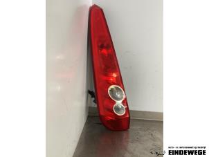 Gebruikte Achterlicht links Ford Fiesta 5 (JD/JH) 1.4 16V Prijs € 30,00 Margeregeling aangeboden door Auto- en demontagebedrijf Eindewege