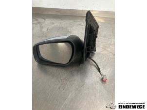 Gebruikte Spiegel Buiten links Ford Fiesta 5 (JD/JH) 1.4 16V Prijs € 30,00 Margeregeling aangeboden door Auto- en demontagebedrijf Eindewege