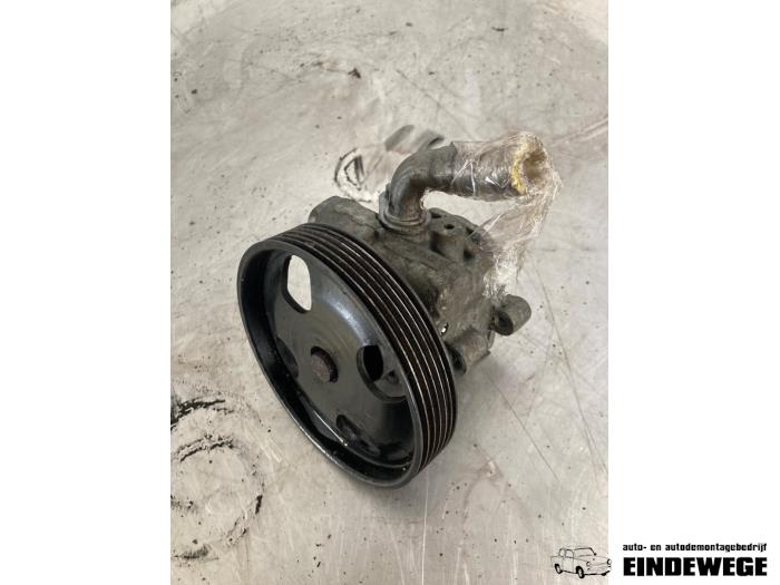 Gebruikte Pomp Servo Ford Fiesta 5 (JD/JH) 1.4 TDCi Prijs € 45,00 Margeregeling aangeboden door Auto- en demontagebedrijf Eindewege