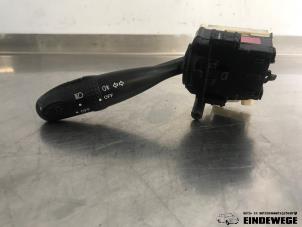 Gebruikte Pinker Schakelaar Toyota Corolla (E12) 1.4 16V VVT-i Prijs € 30,00 Margeregeling aangeboden door Auto- en demontagebedrijf Eindewege