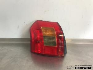 Gebruikte Achterlicht links Toyota Corolla (E12) 1.4 16V VVT-i Prijs € 30,00 Margeregeling aangeboden door Auto- en demontagebedrijf Eindewege
