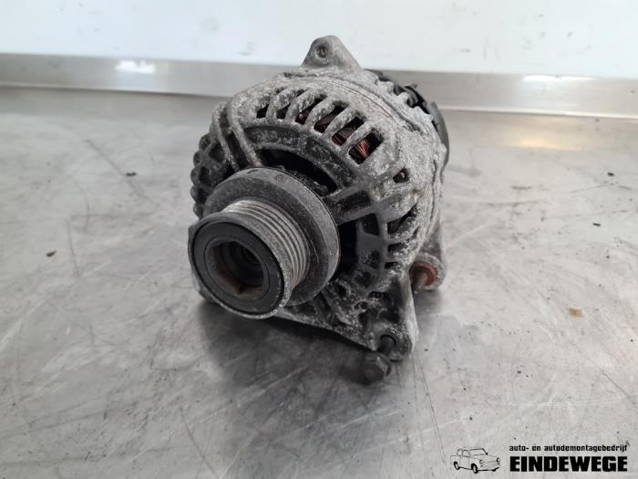 Gebruikte Alternator Renault Clio III (BR/CR) 1.4 16V Prijs € 40,00 Margeregeling aangeboden door Auto- en demontagebedrijf Eindewege
