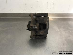 Gebruikte Remklauw (Tang) rechts-voor Dodge Nitro 3.7 STX V6 4x4 Autom. Prijs € 52,50 Margeregeling aangeboden door Auto- en demontagebedrijf Eindewege