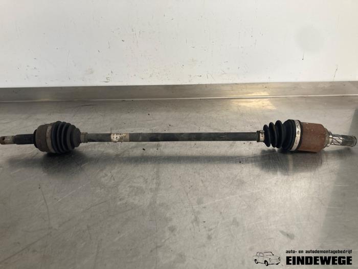 Gebruikte Steekas rechts-voor Nissan Micra (K13) 1.2 12V Prijs € 52,50 Margeregeling aangeboden door Auto- en demontagebedrijf Eindewege