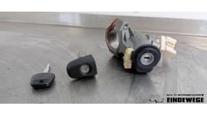 Gebruikte Cilinderslotenset (compleet) Toyota Yaris II (P9) 1.0 12V VVT-i Prijs € 52,50 Margeregeling aangeboden door Auto- en demontagebedrijf Eindewege