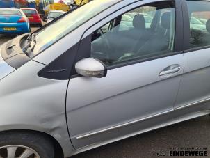 Gebruikte Deur 4Deurs links-voor Mercedes A (W169) 2.0 A-180 CDI 16V Prijs € 180,00 Margeregeling aangeboden door Auto- en demontagebedrijf Eindewege