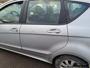 Gebruikte Portier 4Deurs links-achter Mercedes A (W169) 2.0 A-180 CDI 16V Prijs € 105,00 Margeregeling aangeboden door Auto- en demontagebedrijf Eindewege