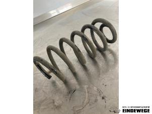 Gebruikte Schroefveer achter Renault Clio IV (5R) 0.9 Energy TCE 90 12V Prijs € 20,00 Margeregeling aangeboden door Auto- en demontagebedrijf Eindewege