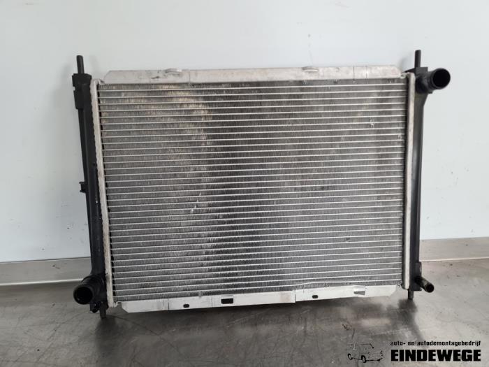 Gebruikte Radiateur Renault Clio III (BR/CR) 1.4 16V Prijs € 52,50 Margeregeling aangeboden door Auto- en demontagebedrijf Eindewege