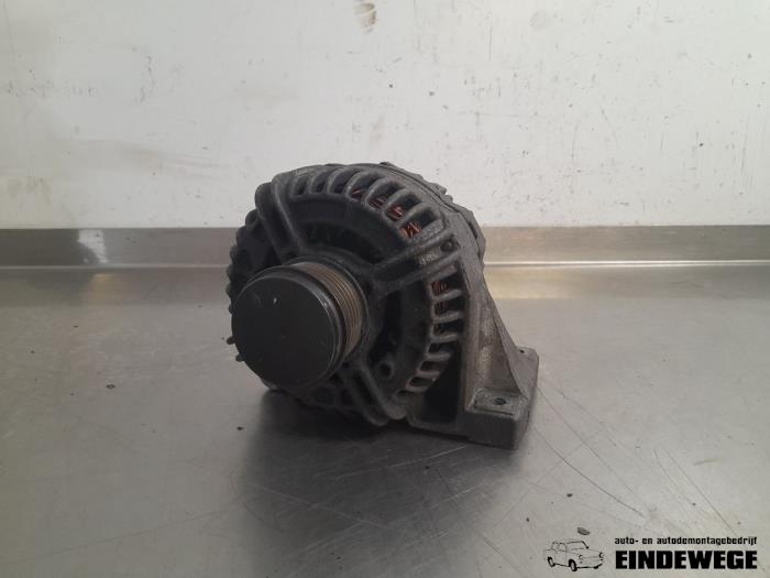 Gebruikte Dynamo Volvo V70 (SW) 2.4 D5 20V Prijs € 45,00 Margeregeling aangeboden door Auto- en demontagebedrijf Eindewege
