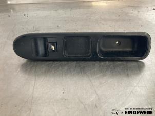 Gebruikte Elektrisch Raam Schakelaar Peugeot 307 (3A/C/D) 1.4 16V Prijs € 15,00 Margeregeling aangeboden door Auto- en demontagebedrijf Eindewege