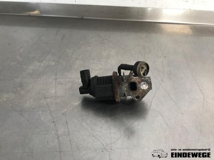 EGR Klep van een Volkswagen Golf V (1K1) 1.4 16V 2004