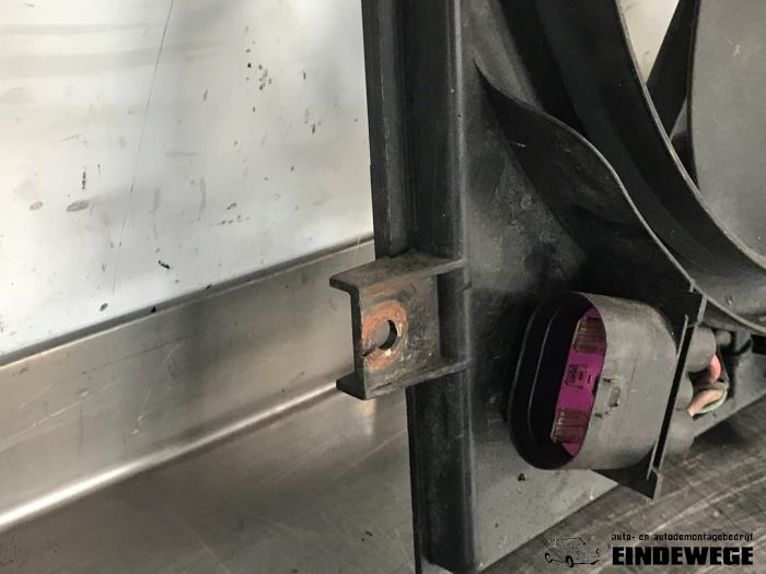 Koelvin Motor van een Volkswagen Golf V (1K1) 1.4 16V 2004