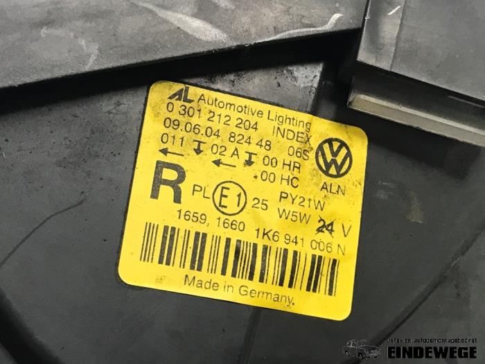 Koplamp rechts van een Volkswagen Golf V (1K1) 1.4 16V 2004