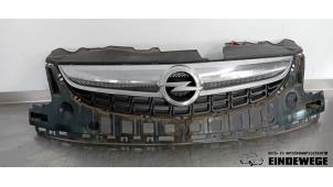Gebruikte Grille Opel Corsa D 1.2 16V Prijs € 52,50 Margeregeling aangeboden door Auto- en demontagebedrijf Eindewege