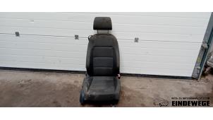 Gebruikte Stoel rechts Volkswagen Golf V (1K1) 1.6 FSI 16V Prijs € 55,00 Margeregeling aangeboden door Auto- en demontagebedrijf Eindewege
