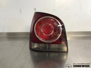 Gebruikte Achterlicht links Volkswagen Polo IV (9N1/2/3) 1.4 16V 75 Prijs € 30,00 Margeregeling aangeboden door Auto- en demontagebedrijf Eindewege