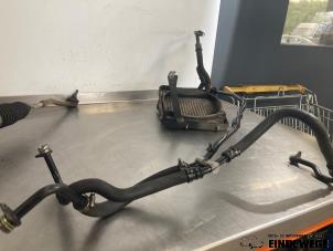 Gebruikte Oliekoeler Mercedes CLS AMG (C219) 5.4 55 AMG V8 24V Prijs € 210,00 Margeregeling aangeboden door Auto- en demontagebedrijf Eindewege