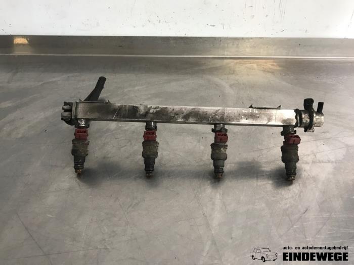 Gebruikte Injector brug Saab 9-3 I (YS3D) 2.0t 16V Prijs € 52,50 Margeregeling aangeboden door Auto- en demontagebedrijf Eindewege