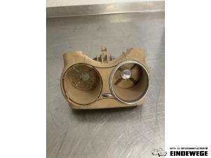 Gebruikte Bekerhouder Mercedes CLS AMG (C219) 5.4 55 AMG V8 24V Prijs € 30,00 Margeregeling aangeboden door Auto- en demontagebedrijf Eindewege