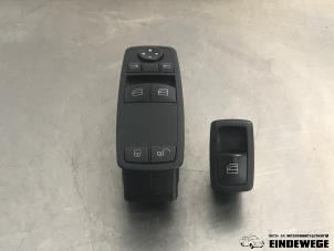 Gebruikte Schakelblok ruiten Mercedes B (W245) 2.0 B-180 CDI 16V Prijs € 30,00 Margeregeling aangeboden door Auto- en demontagebedrijf Eindewege