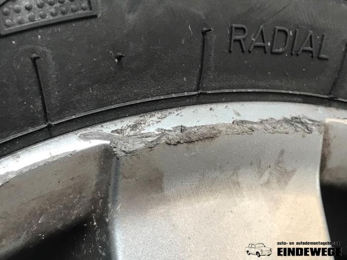 Velgen set + banden van een Volkswagen Polo IV (9N1/2/3) 1.4 TDI 70 2005