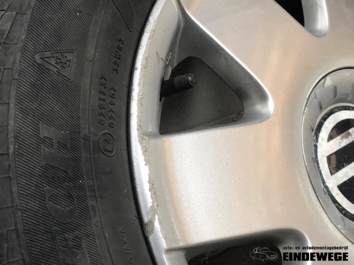 Velgen set + banden van een Volkswagen Polo IV (9N1/2/3) 1.4 TDI 70 2005