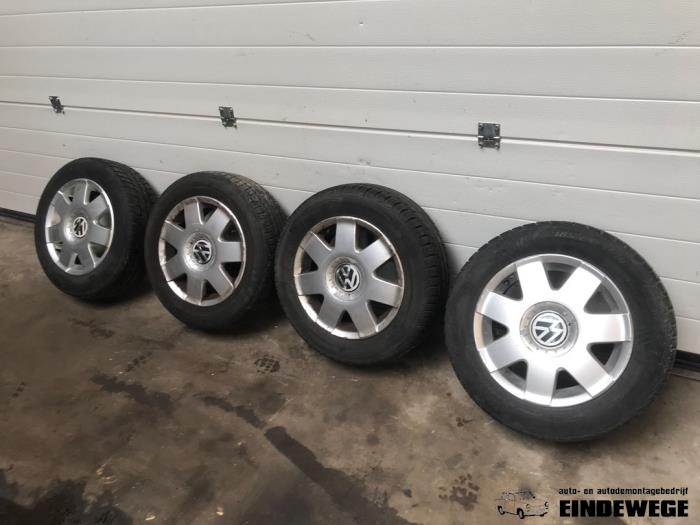 Velgen set + banden van een Volkswagen Polo IV (9N1/2/3) 1.4 TDI 70 2005