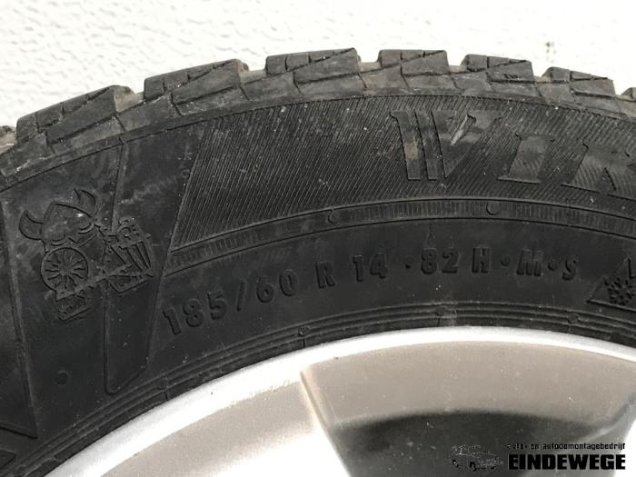 Velgen set + banden van een Volkswagen Polo IV (9N1/2/3) 1.4 TDI 70 2005